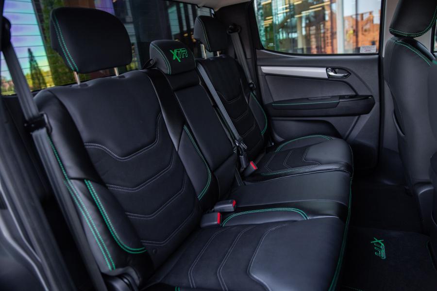 Интерьер Isuzu D-Max XTR Colour Edition 2020 года  (UK) (фото 9 из 23)